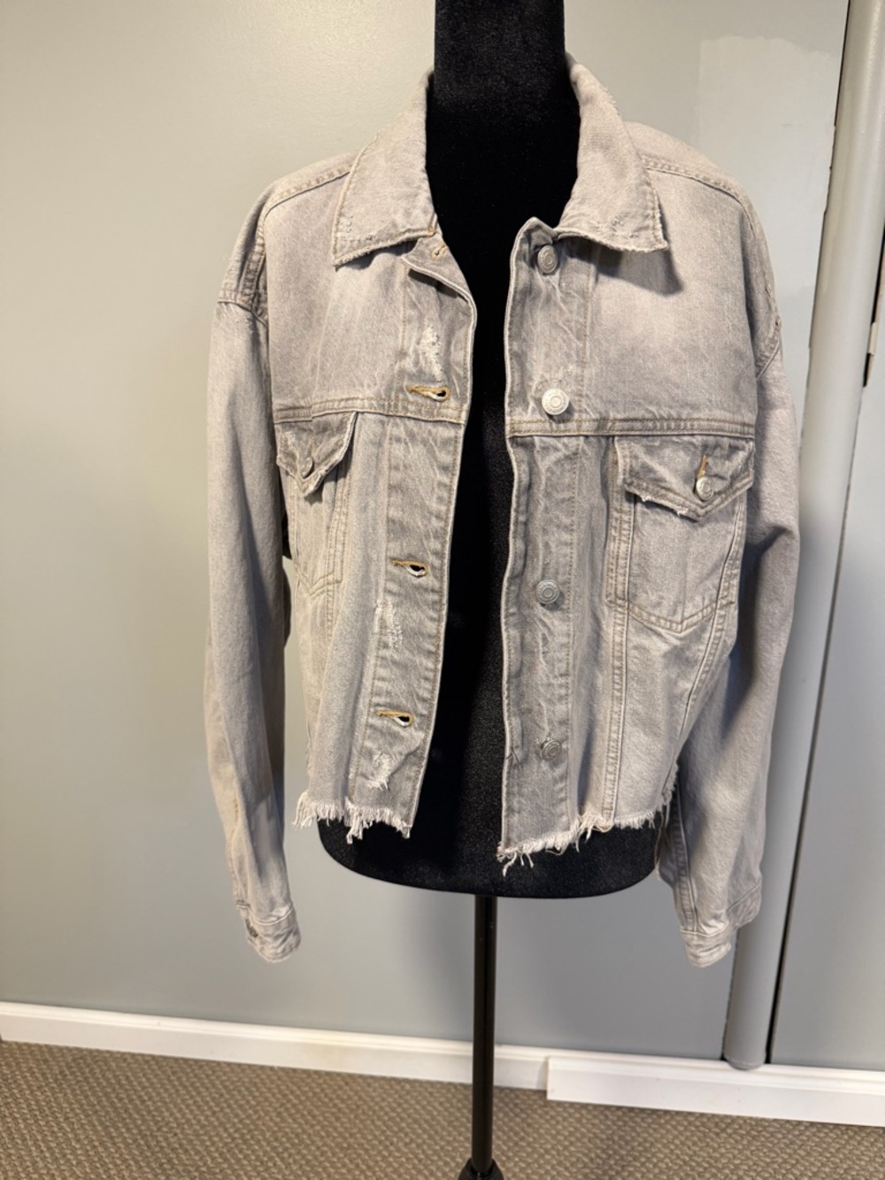 Wild Fable Cropped Denim Jacket Gray Distressed Raw Hem Size S